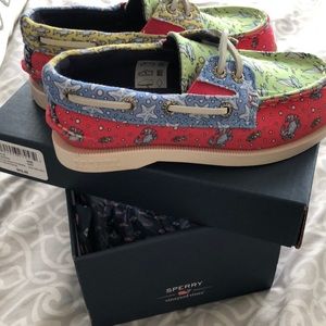 Toddler size 9 summer sperry ( vineyard vines)